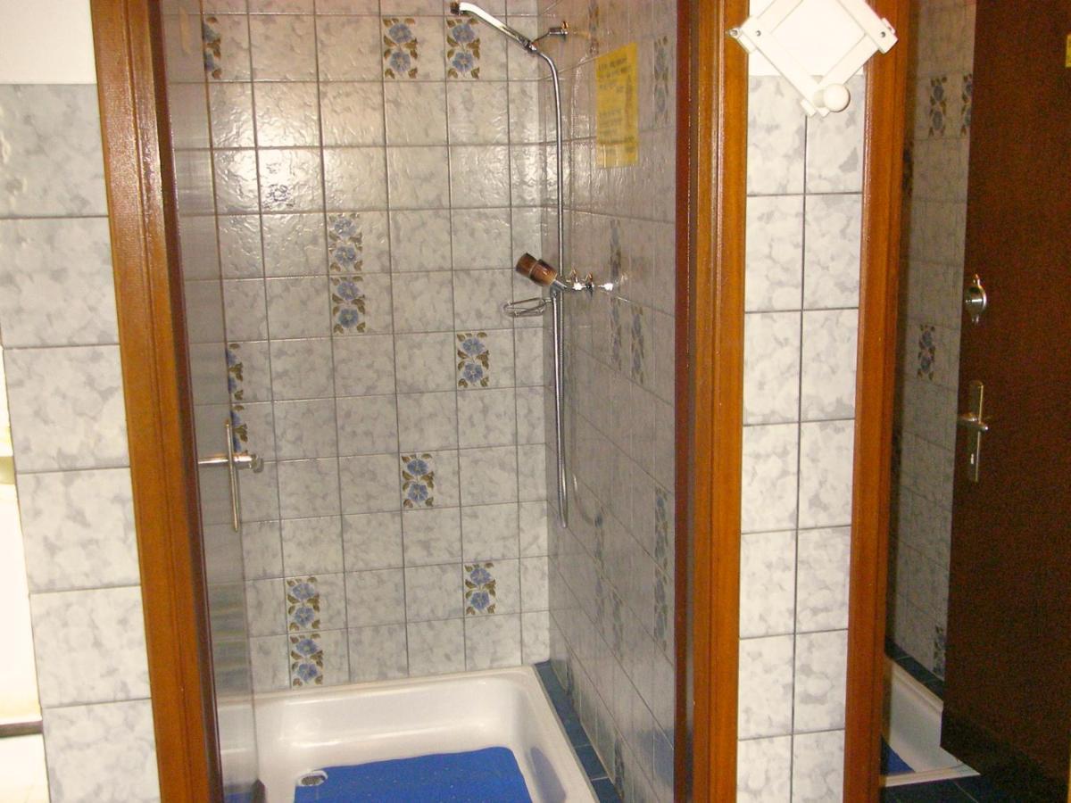 Baracca Backpacker Hostel Aurigeno Δωμάτιο φωτογραφία