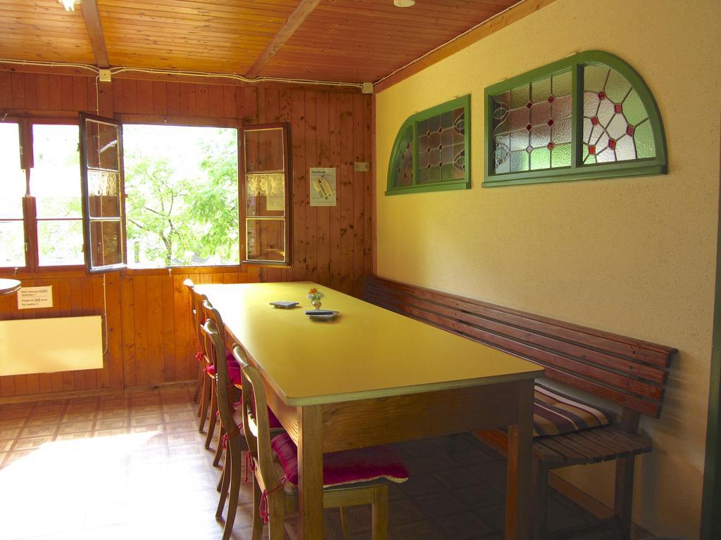 Baracca Backpacker Hostel Aurigeno Δωμάτιο φωτογραφία